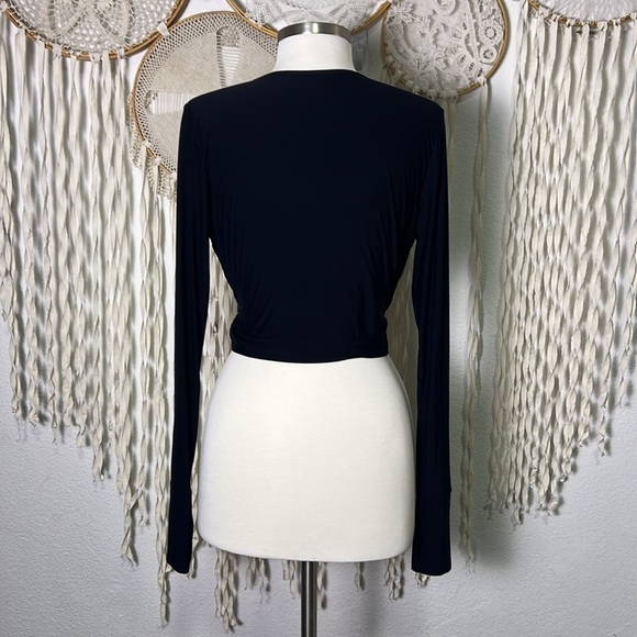 Commando Black Butter Wrap Long Sleeve Cropped Top with Thumb Holes M - Picture 4 of 11